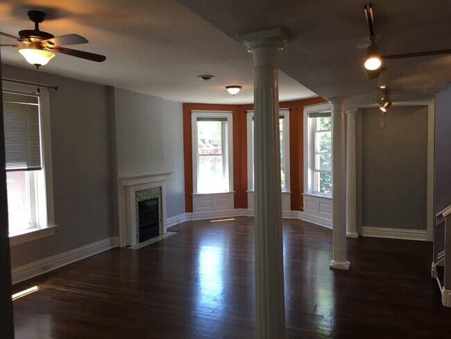 Building Photo - 3405 Pestalozzi St