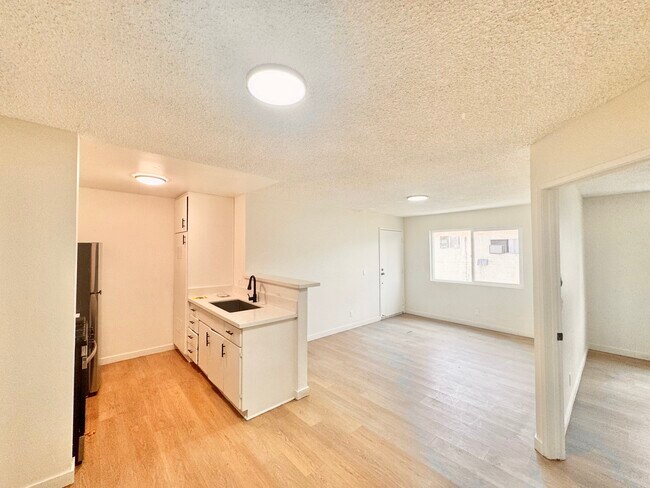Foto del edificio - 607 W 82nd St
