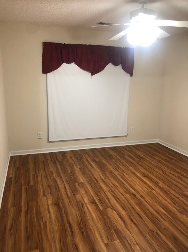 Room I have for rent. - 101 Wilmington Ln