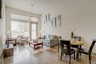 Building Photo - 155 W CityLine Dr