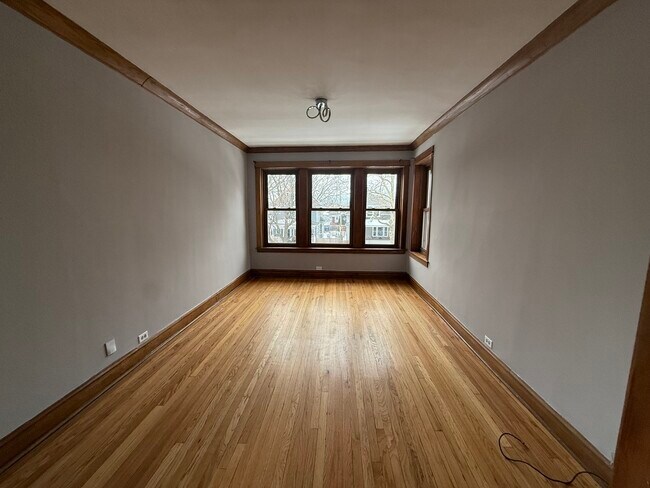 Building Photo - 5217 W Cuyler Ave