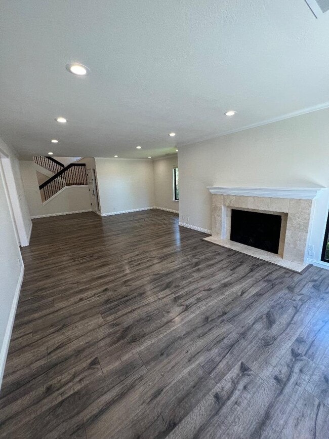 Building Photo - 11 Lilly Ln