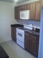 Building Photo - 2530 E 7th St