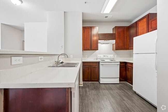 3 habitaciones, 2 baños - 1204 pies cuadrados - Cocina - Candler Forrest Apartments