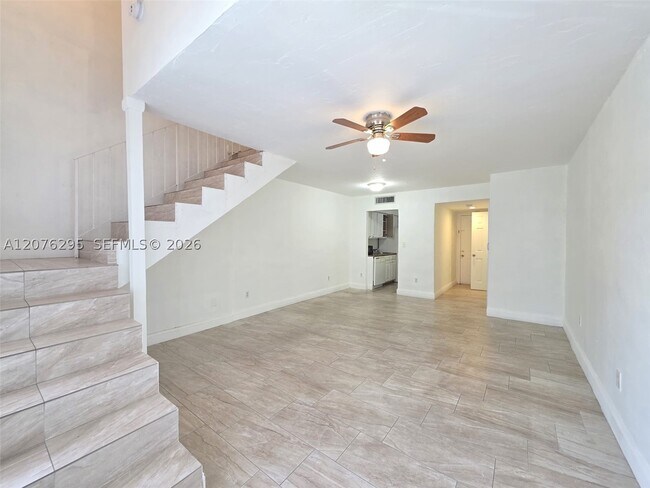 Building Photo - 10905 N Kendall Dr