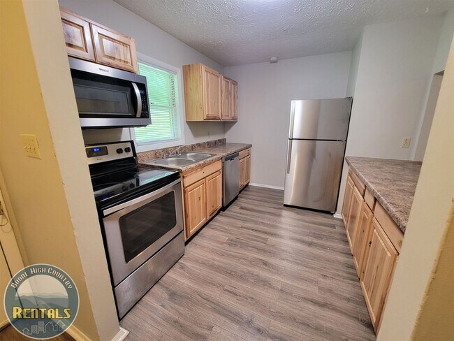 Foto del edificio - 4bd Upper Unit In Duplex Right Off New Market And Close To ASU