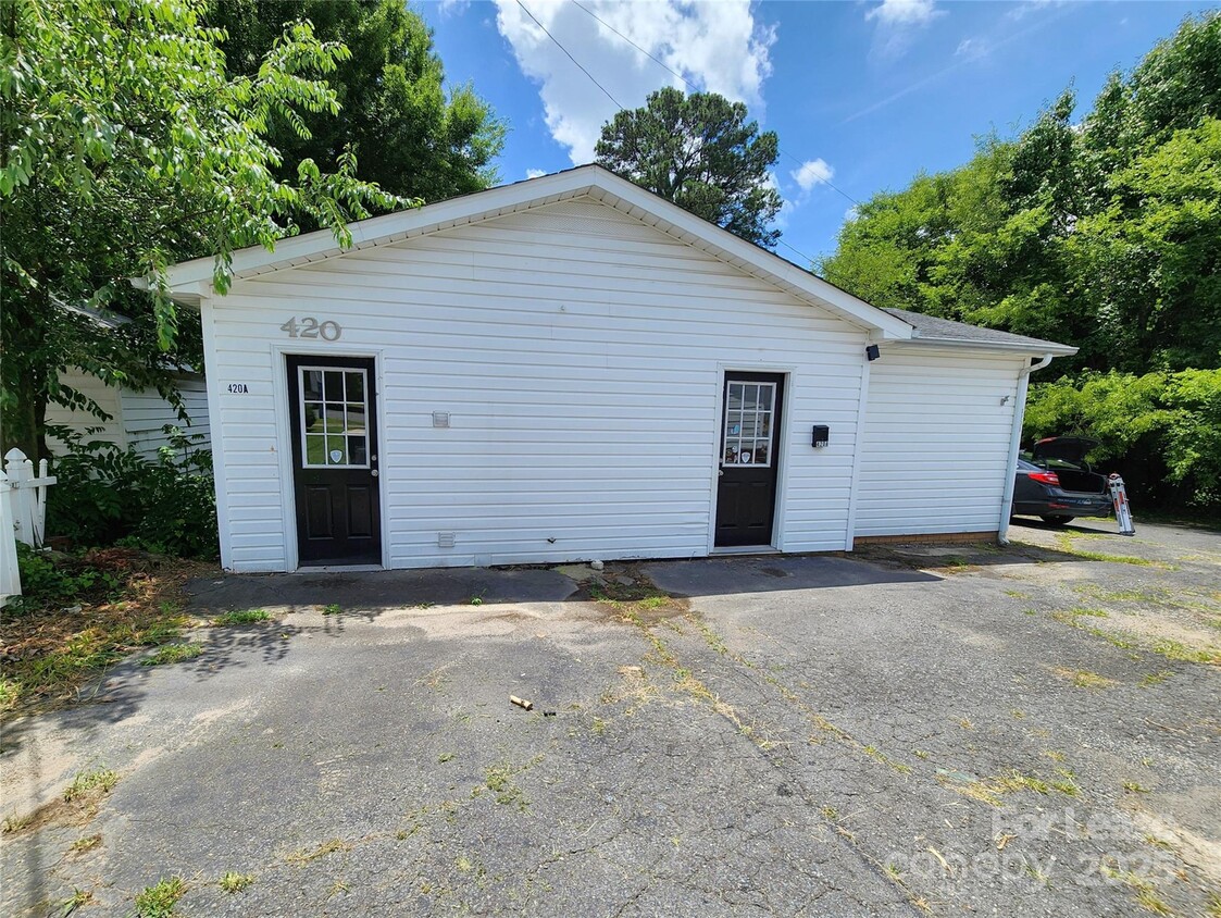 Primary Photo - 420 Jackson Park Rd
