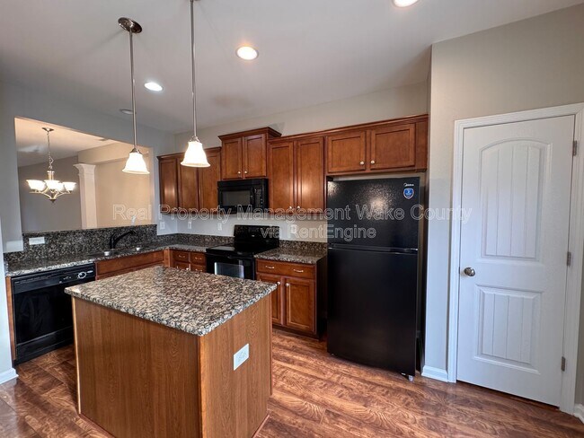 Building Photo - 330 Carthage Ct