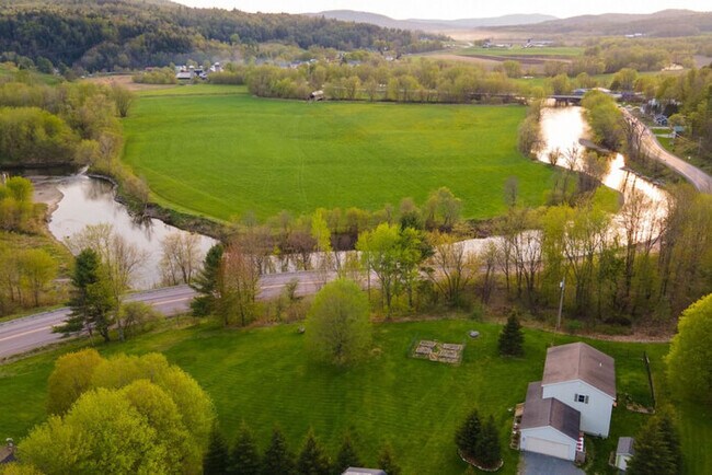 Foto del edificio - 3 BR House: 10 min to Smugglers' Notch w/ ...