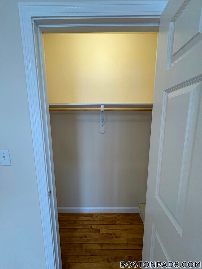 Building Photo - 4 Kingsley Terrace