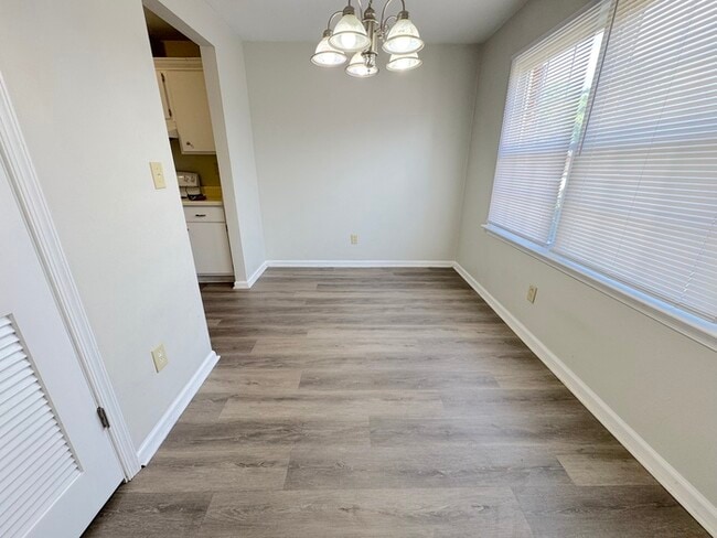 Building Photo - Come visit this cute 3 bedroom 1.5 bath in Chesapeake