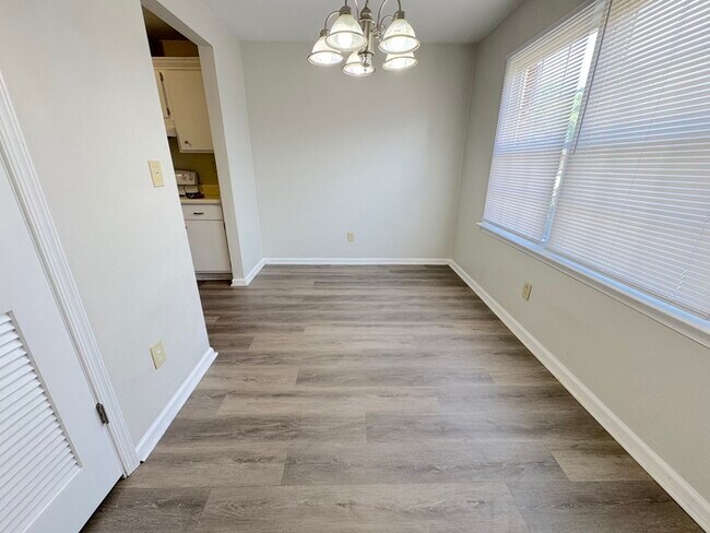 Foto del edificio - Come visit this cute 3 bedroom 1.5 bath in Chesapeake