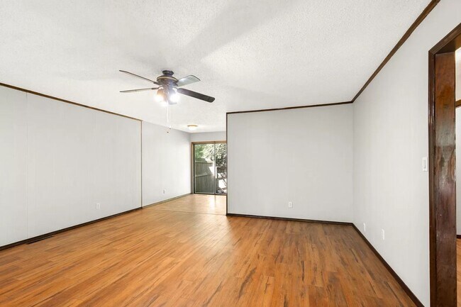 Foto del edificio - 3642 S Farm Rd 135
