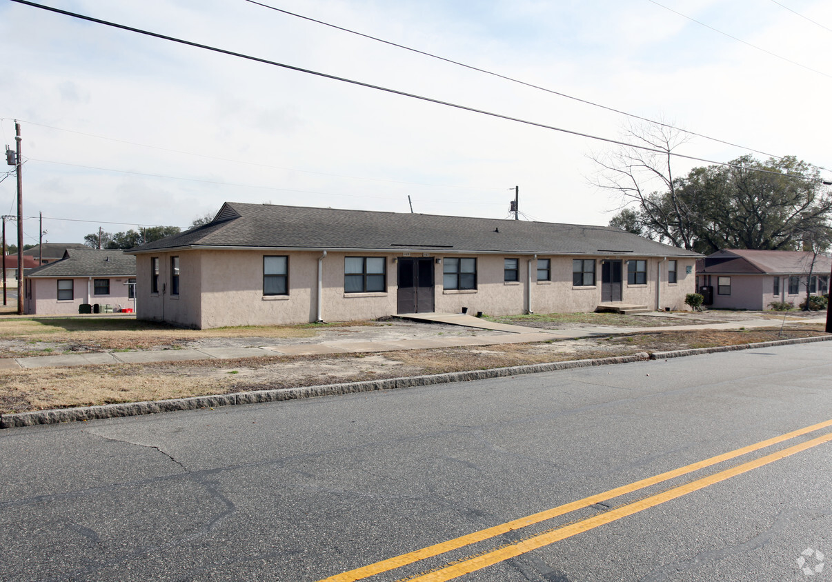 Building Photo - Hillcrest Apartments