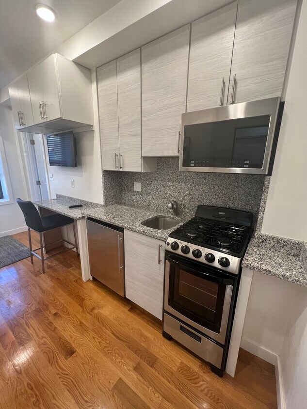 Primary Photo - 16 5th St