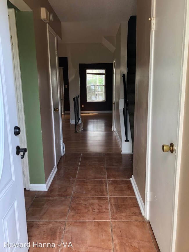 Building Photo - 3 br, 2.5 bath House - 5975 Edgelake Drive