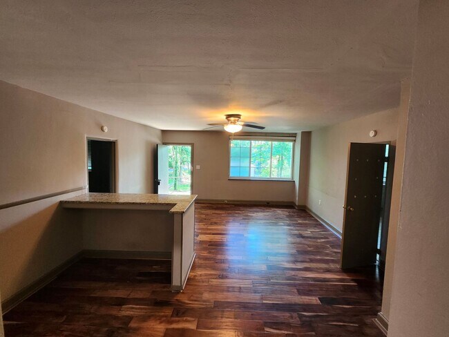 Foto del edificio - 4911 Sunnyside Ave