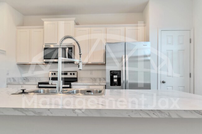 Foto del edificio - 8369 Zenith Cir