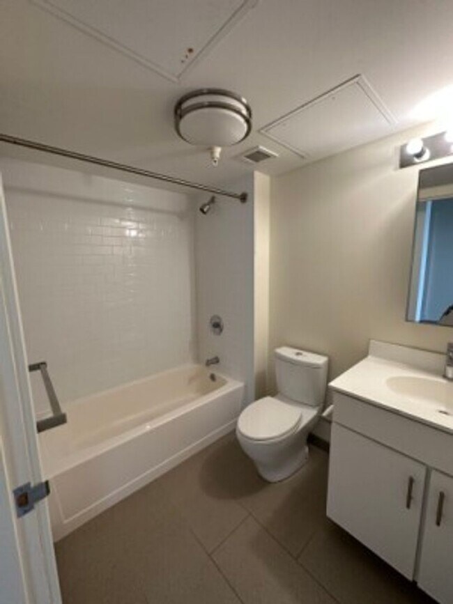 Foto del edificio - DOWNTOWN (EMERSON/SUFFOLK/NESL) - 2 Bed Ap...