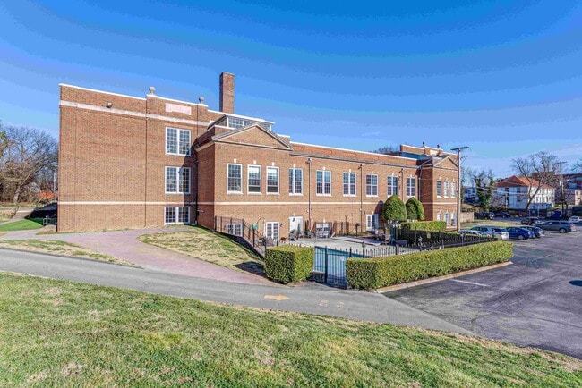 Photo - 523 N Bertrand St Apartment