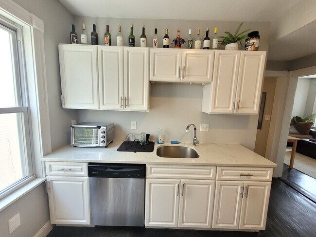 Building Photo - 19 Rowell St