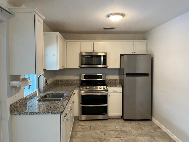 Foto del edificio - 244 Cypress Ln