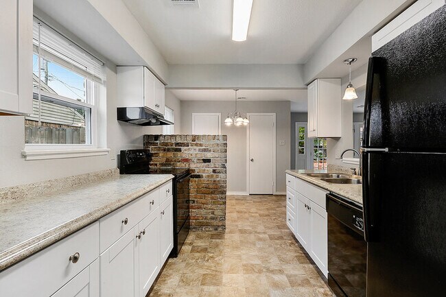 Building Photo - 2711 Cupid St