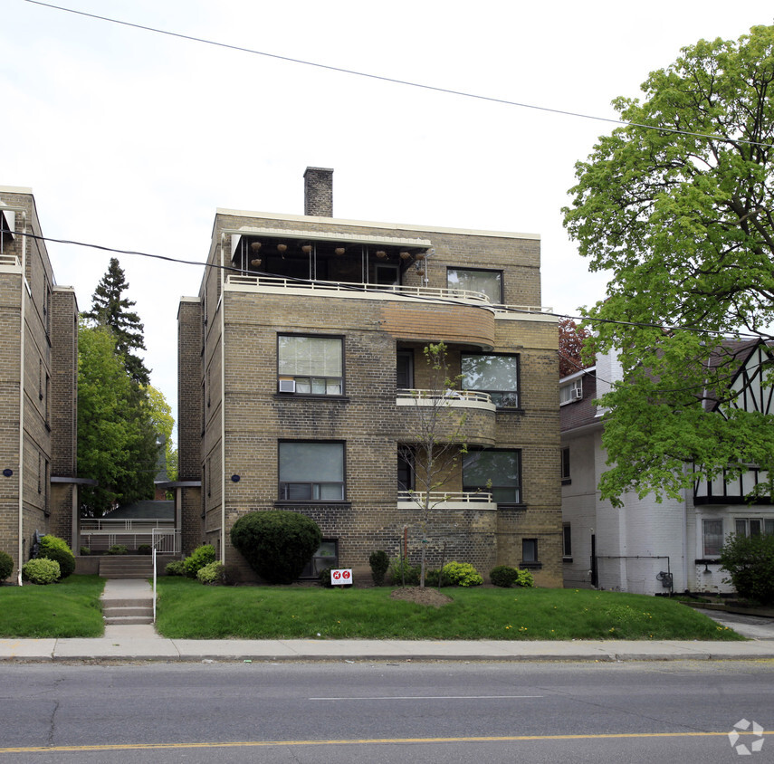 Primary Photo - 893 Avenue Rd