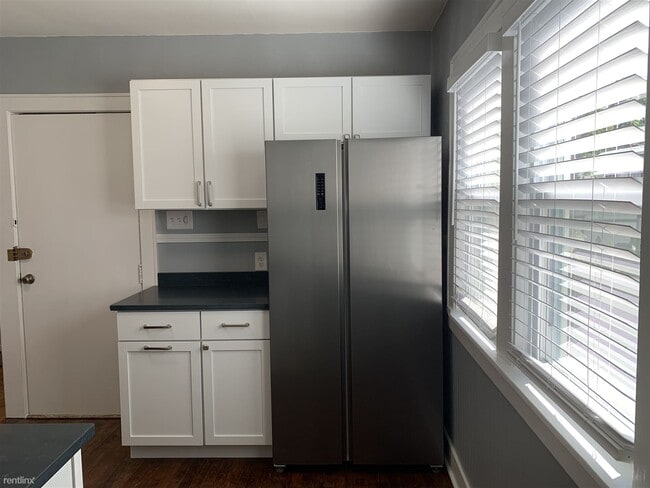 Building Photo - 2 br, 1 bath Duplex - 2133 East Holt Avenu...