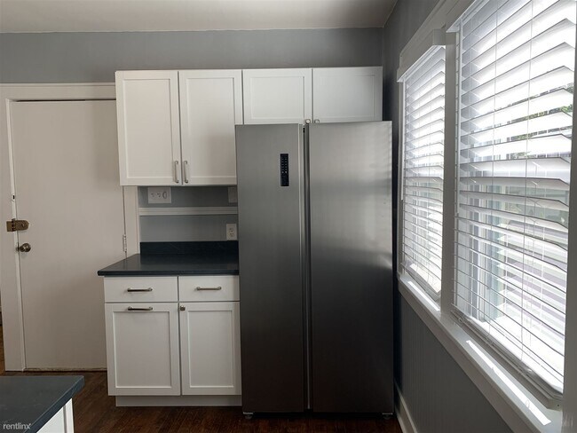 Foto del edificio - 2 br, 1 bath Duplex - 2133 East Holt Avenu...