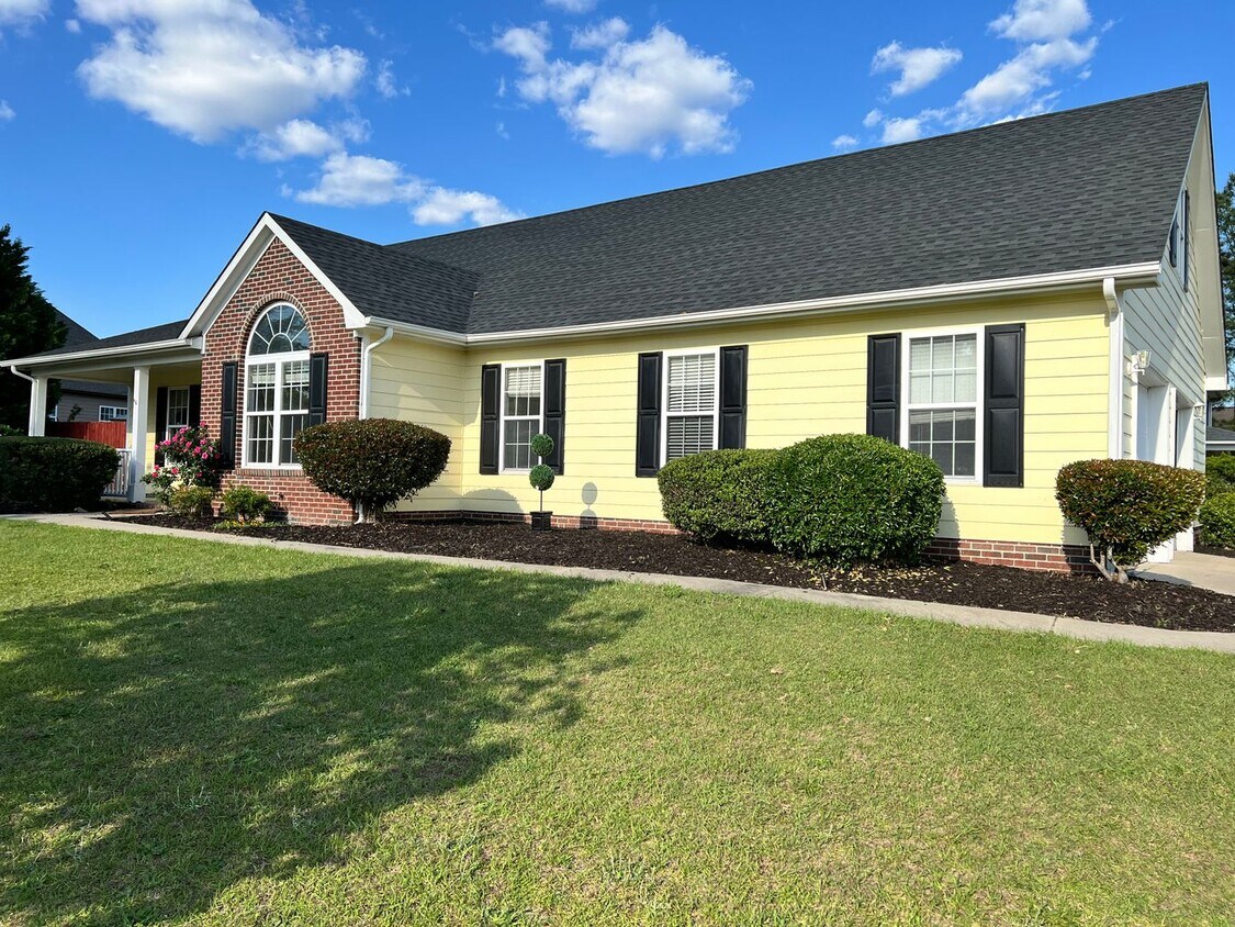 Foto principal - Beautiful 4br, 2.5 bath home in the Jack B...