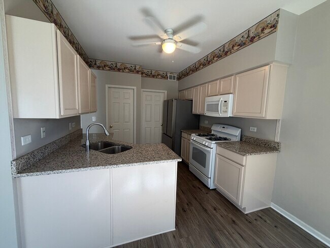 Foto del edificio - 2503 Oak Tree Ln