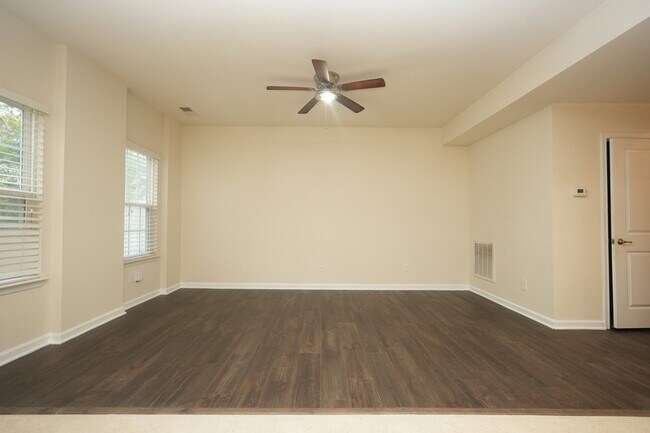 Building Photo - 2505 Silverthorn Dr