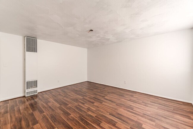 Foto del edificio - 157-159 E. Burton Ave