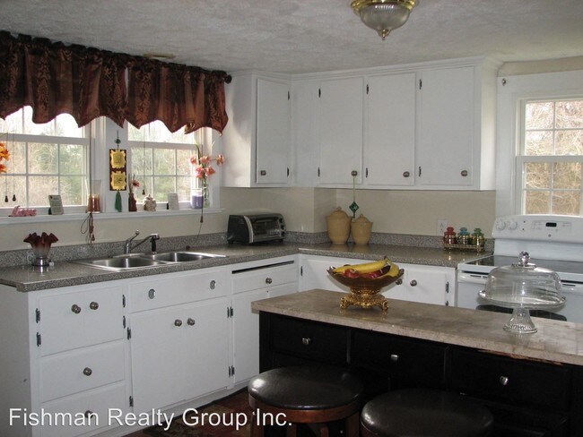 Building Photo - 2 br, 1 bath House - 35 Castine Ave
