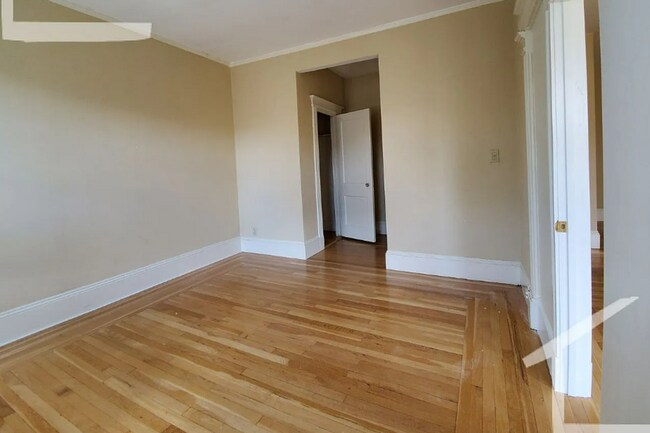 Photo - Charming 4.5 Bedroom Apartment