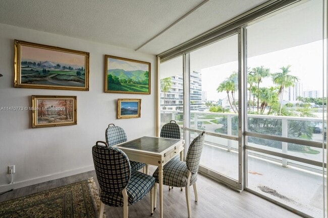 Foto del edificio - 900 Bay Dr