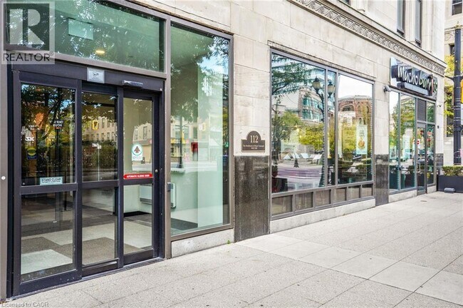 Photo du bâtiment - 112 King St E