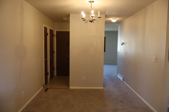 Building Photo - Charming 2-Bedroom Home with Fenced Yard &...