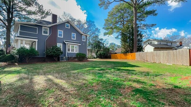 Building Photo - 1436 Huntington Crescent