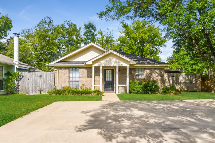 Primary Photo - Cute 3 Bedroom Home