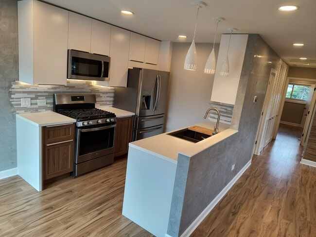 Building Photo - 748 Whitesail Dr