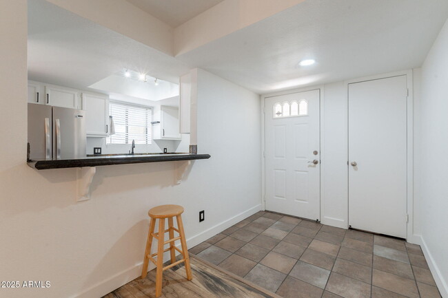 Building Photo - 850 S River Dr