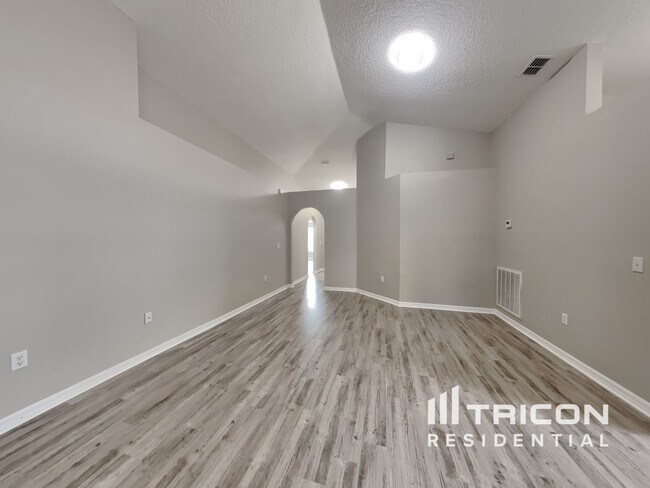Building Photo - 262 King Arthur Ct