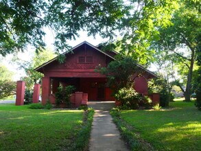 Building Photo - 700 N Main St