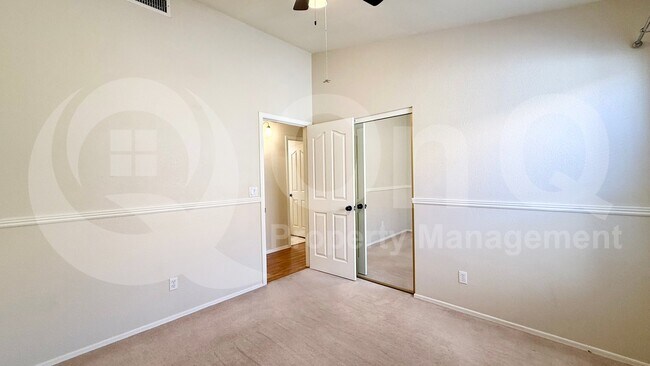 Foto del edificio - 1221 W Jeanine Dr