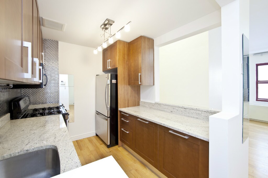 Primary Photo - 60 Tiffany Pl