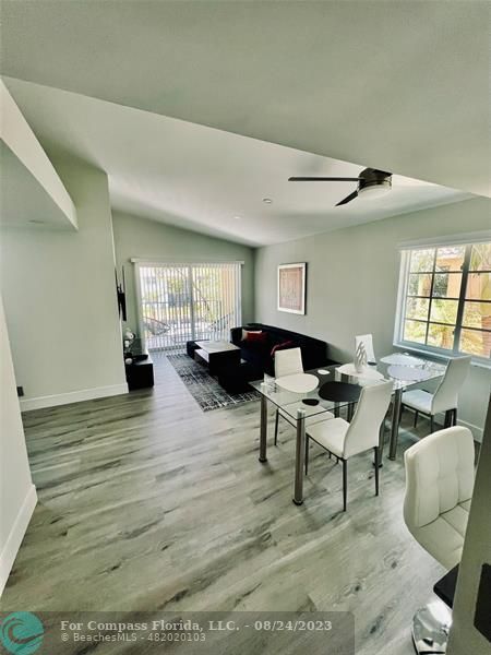 Building Photo - 1105 Lake Shore Dr