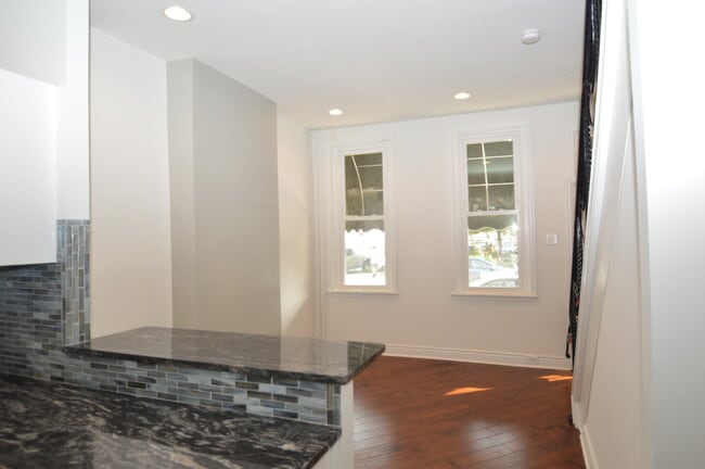 Building Photo - Beautifully Renovated 2BR Fishtown Home with Deck AVAIL 6/1