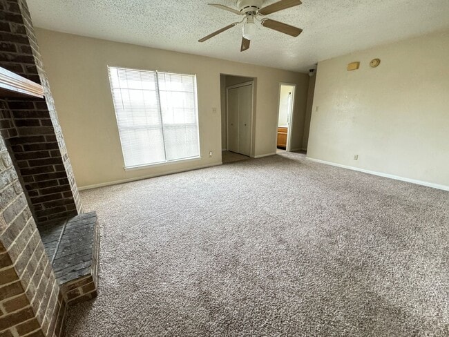 Building Photo - 1701 Cedarview Cir